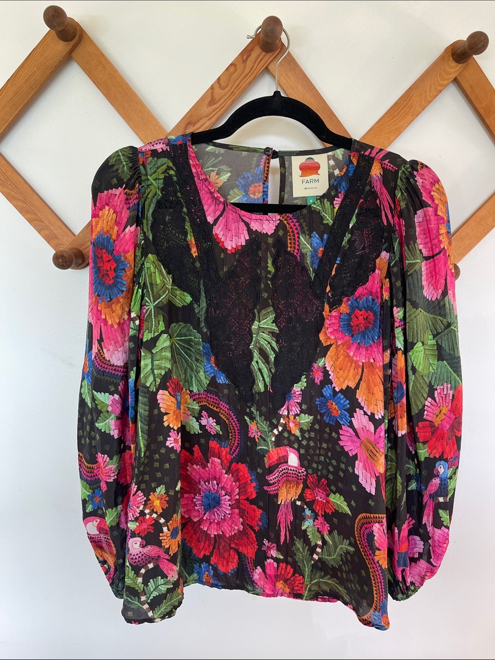Farm Rio Size small W-puffy sleeves